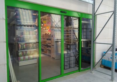 Comment choisir le bon type de porte automatique pour mon entreprise ?