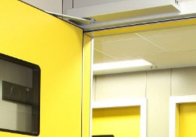 Porte automatique battante